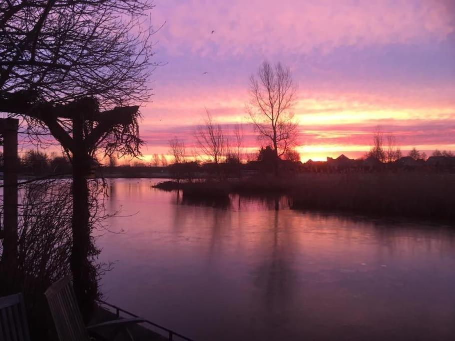 Gezellige Pipo Met Grote Schommel Aan Het Water Villa เมเดมบลิค ภายนอก รูปภาพ
