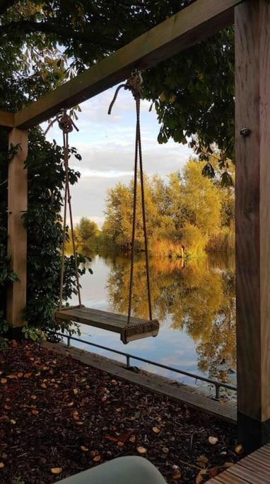 Gezellige Pipo Met Grote Schommel Aan Het Water Villa เมเดมบลิค ภายนอก รูปภาพ