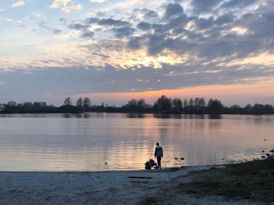 Gezellige Pipo Met Grote Schommel Aan Het Water Villa เมเดมบลิค ภายนอก รูปภาพ