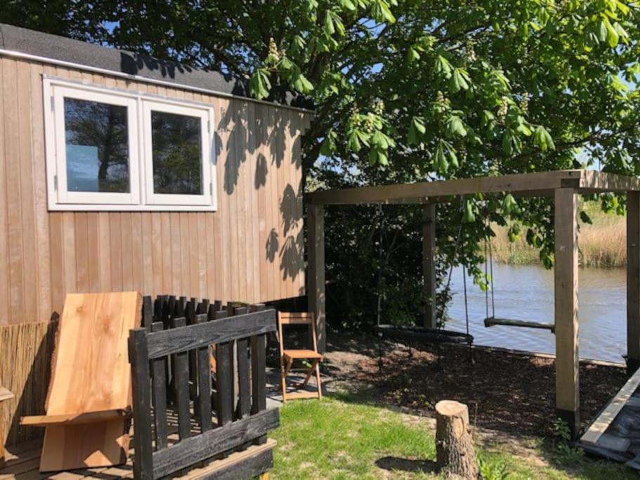 Gezellige Pipo Met Grote Schommel Aan Het Water Villa เมเดมบลิค ภายนอก รูปภาพ