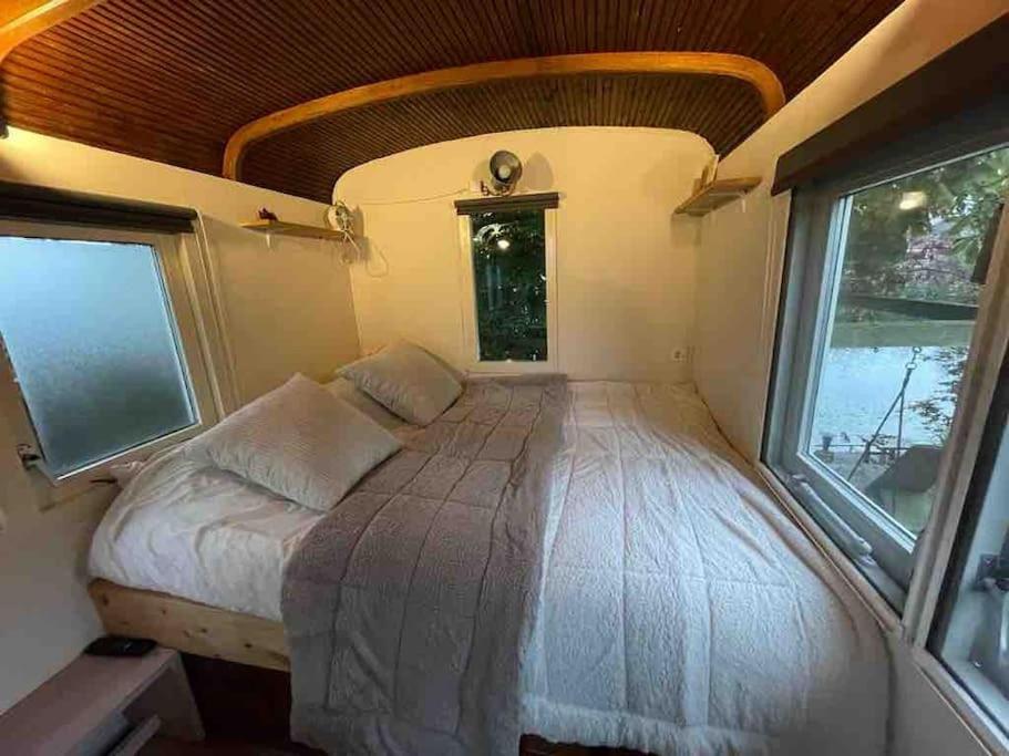 Gezellige Pipo Met Grote Schommel Aan Het Water Villa เมเดมบลิค ภายนอก รูปภาพ