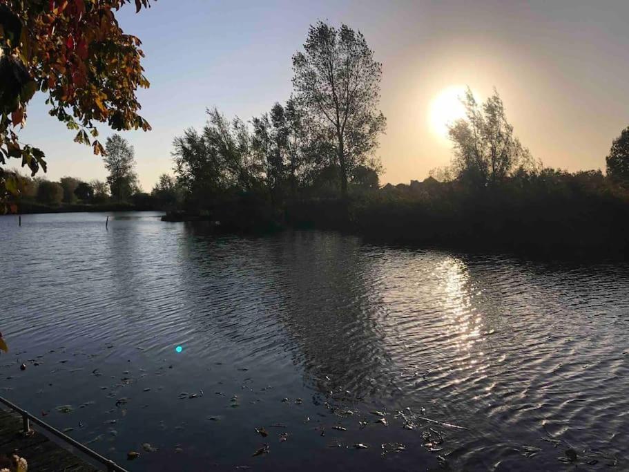 Gezellige Pipo Met Grote Schommel Aan Het Water Villa เมเดมบลิค ภายนอก รูปภาพ