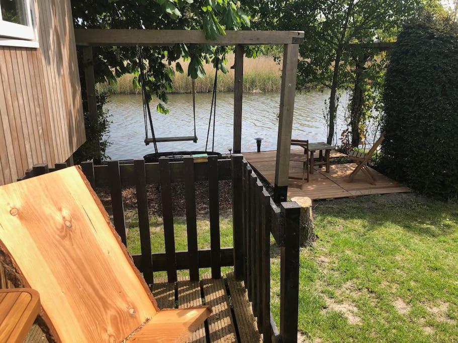 Gezellige Pipo Met Grote Schommel Aan Het Water Villa เมเดมบลิค ภายนอก รูปภาพ