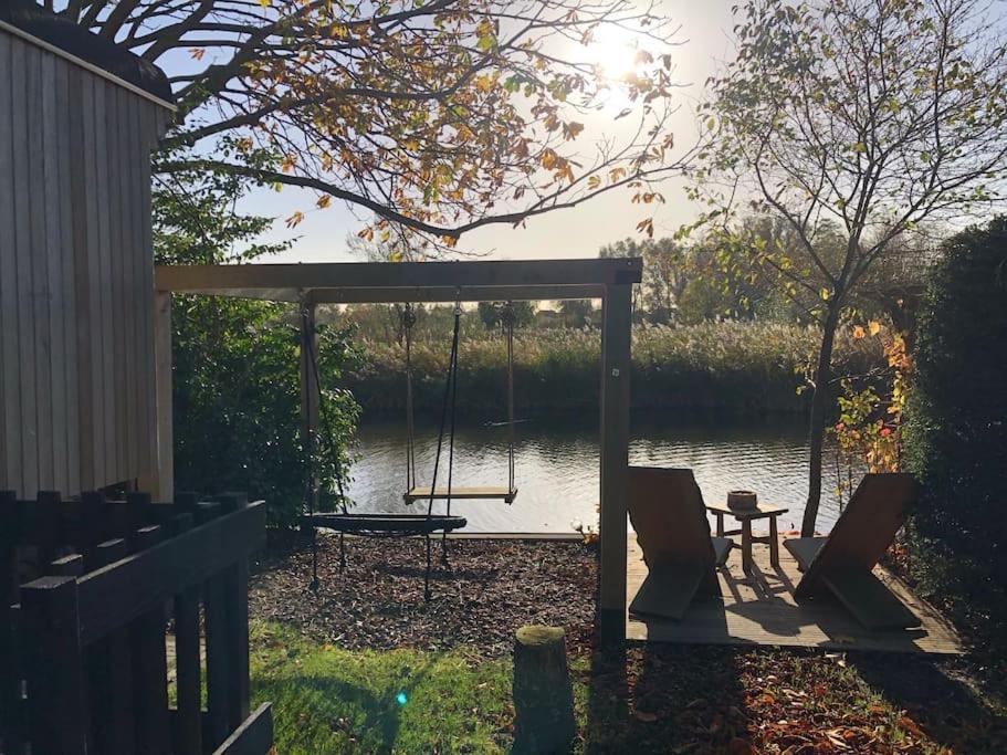 Gezellige Pipo Met Grote Schommel Aan Het Water Villa เมเดมบลิค ภายนอก รูปภาพ